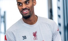 九游娱乐注册-包含利物浦主帅赞誉队员拼搏精神，备战下轮比赛的词条