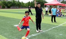 九游娱乐app下载地址-包含校园足球联赛升温，各校团队拼搏争胜的词条