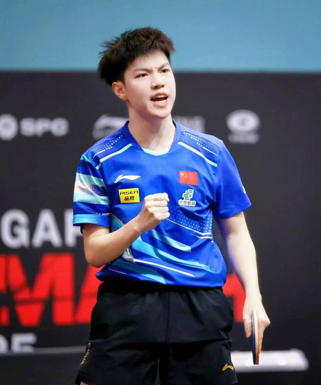 包含华莱士横扫对手，霸气夺回领先地位的词条