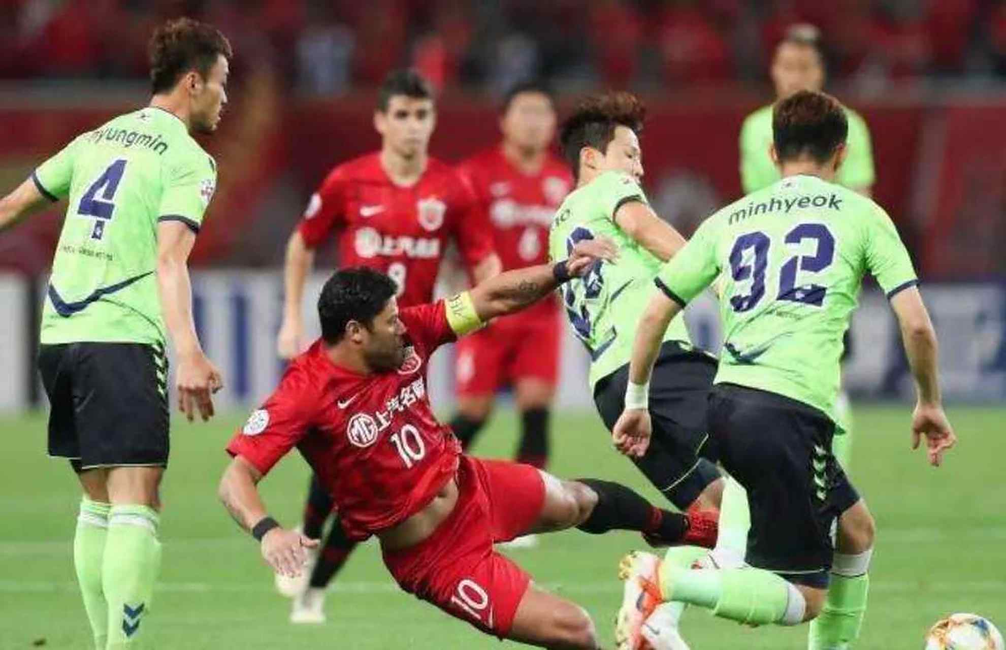 关于广州富力对阵上海上港，谁将在比赛中占据优势？的信息