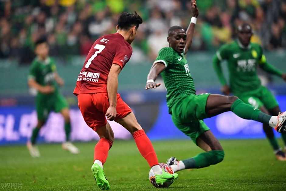 关于广州富力对阵上海上港，谁将在比赛中占据优势？的信息