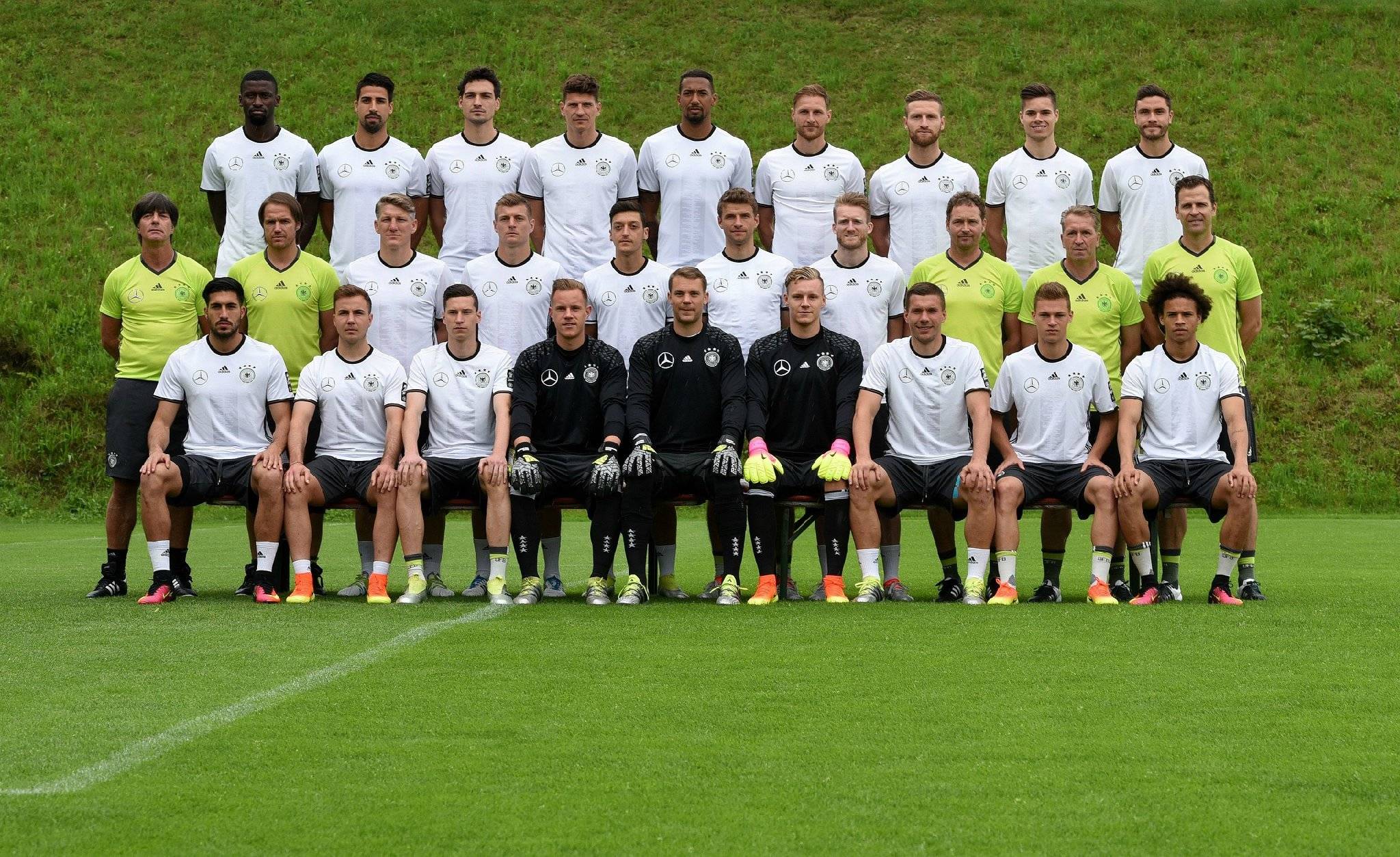 场上表现出色，球员们展现出无限活力