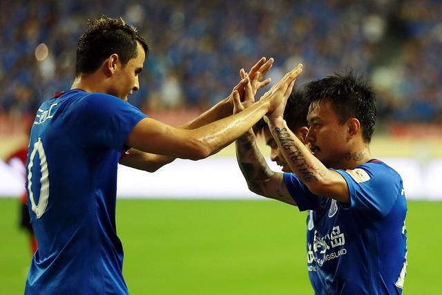 强强对话！两支豪强交锋，赛场上演精彩对决的简单介绍