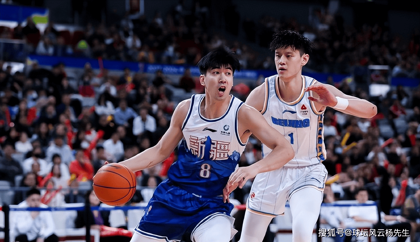 包含新疆队在比赛中展现出强大实力，保持领先的词条