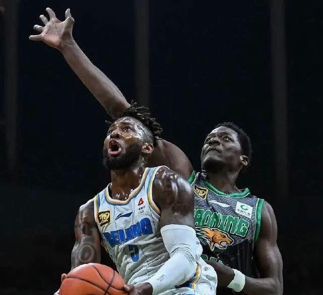 勇士客场惜败活塞，遭遇三连败