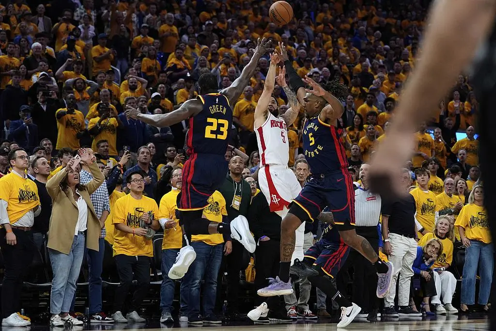 勇士主场惨遭溃败，雷霆逆转取胜的简单介绍