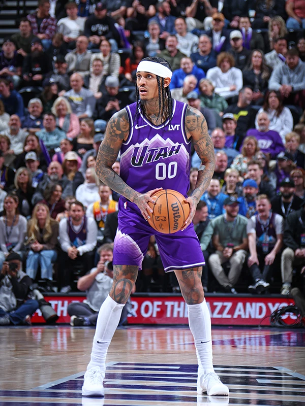 爵士击败活塞,继续保持领先地位 爵士击败活塞,继续保持领先地位