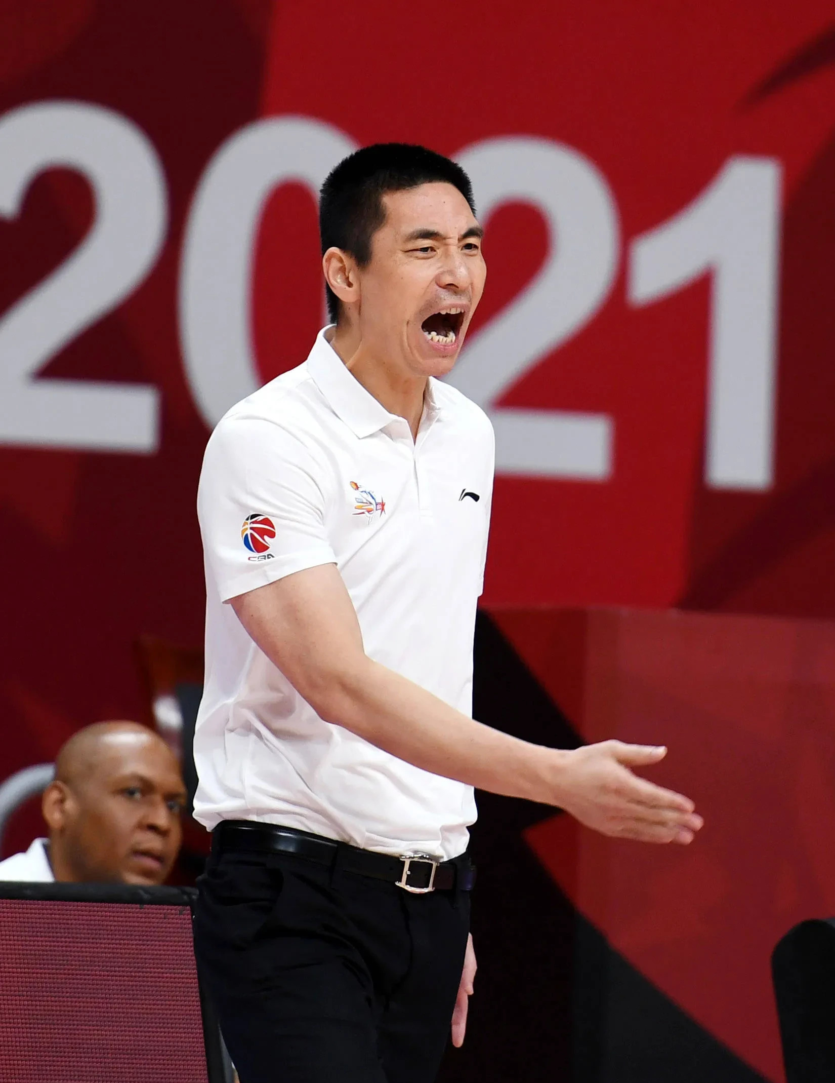 江苏男篮继续胜出，全队奋力向冠军迈进的简单介绍