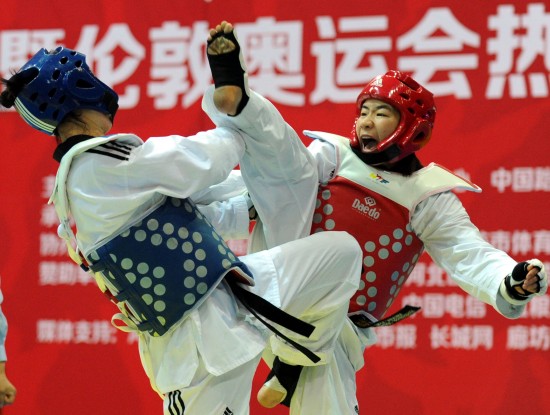 江苏男篮继续胜出，全队奋力向冠军迈进的简单介绍