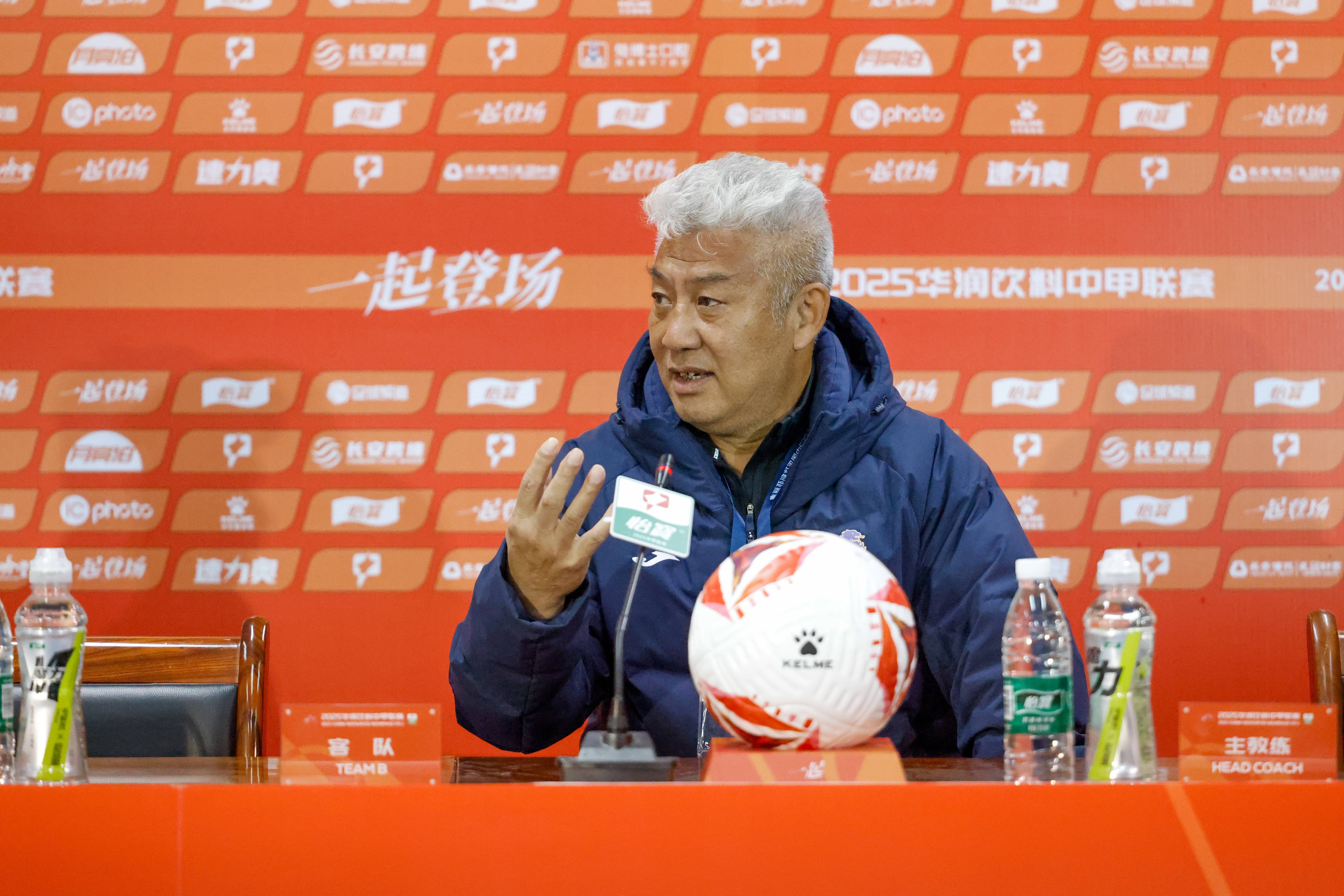 关于主力球员受伤，教练组全力备战下一场比赛的信息