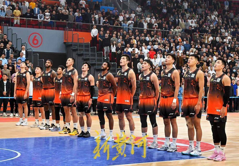 高强度比赛胜出，球队赢得胜利