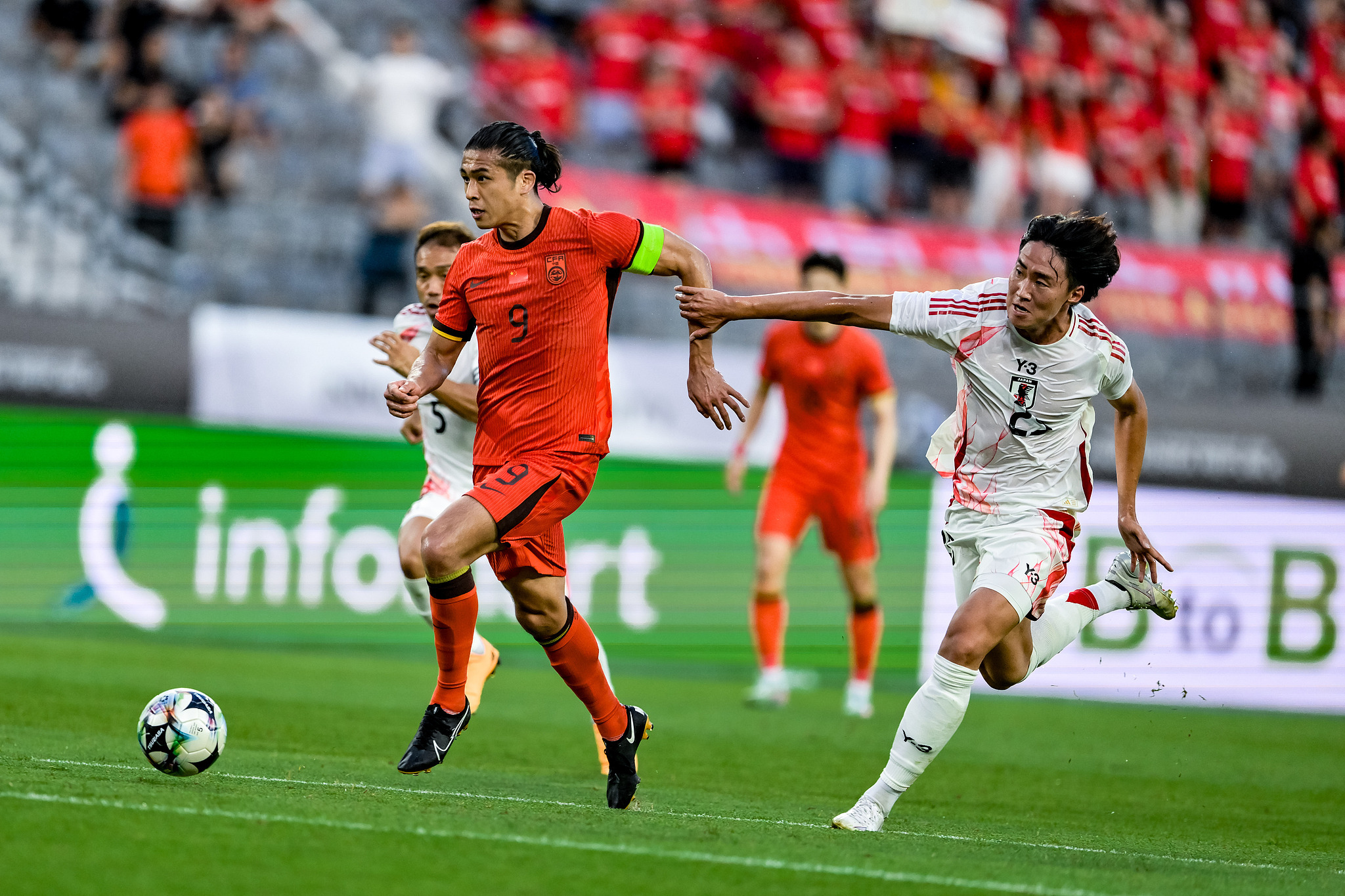 国内足球职业联赛中的劲敌对决值得期待