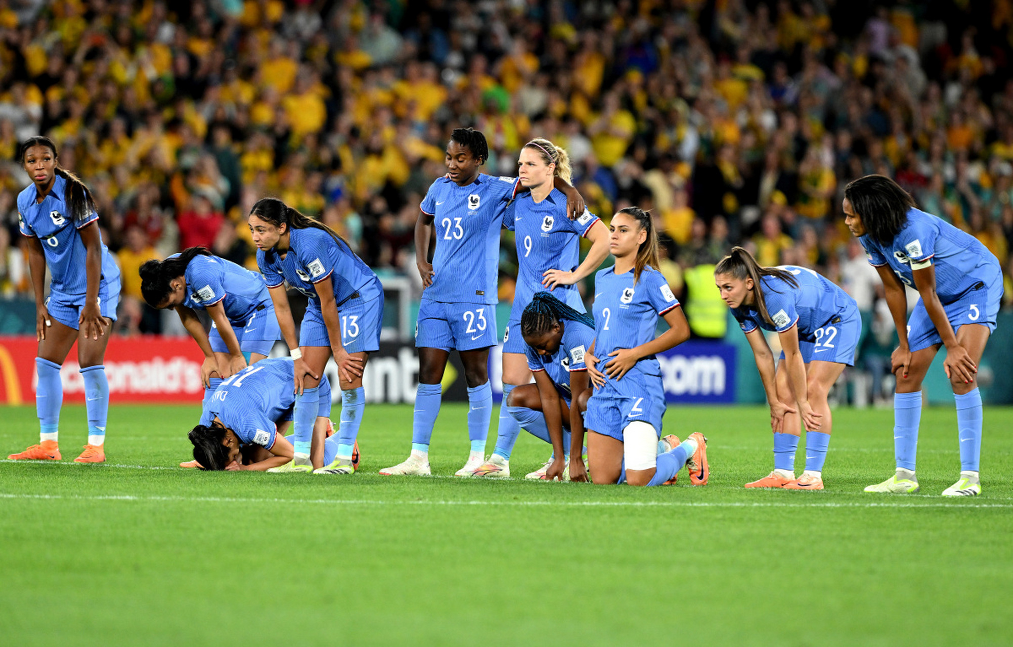 关于澳大利亚女足队员因伤退出比赛的信息